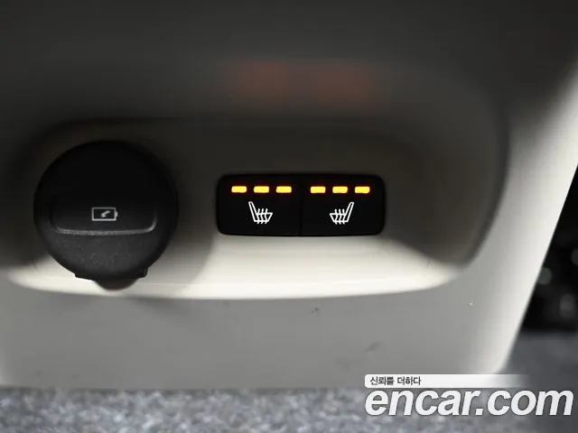 Volvo XC40 — фото 16
