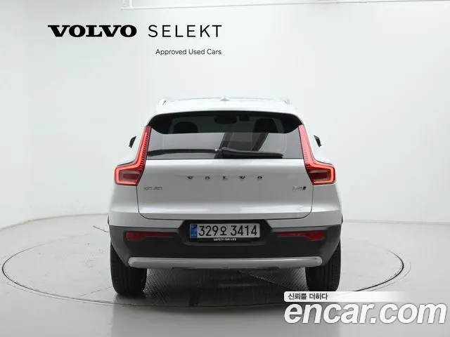 Volvo XC40 — фото 4