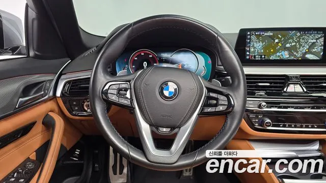 BMW 5-Series — фото 13
