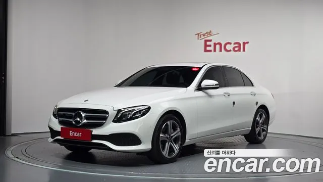 Mercedes-Benz E-Class — фото 1