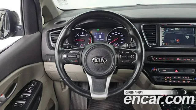 Kia Carnival — фото 13