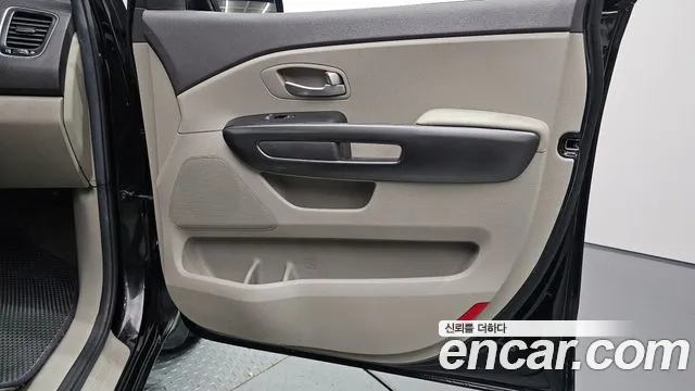 Kia Carnival — фото 25