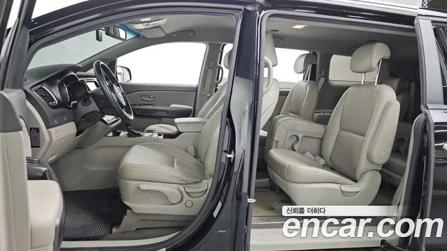 Kia Carnival — фото 26