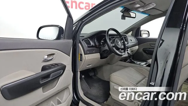 Kia Carnival — фото 10