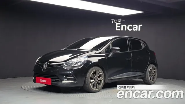 Renault Clio — фото 1