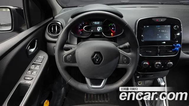 Renault Clio — фото 13