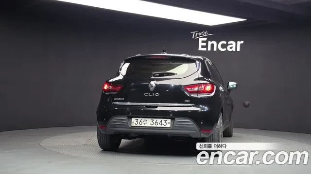 Renault Clio — фото 4