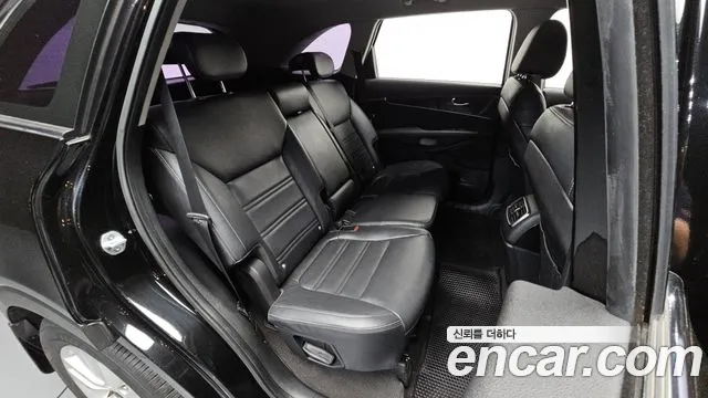 Kia Sorento — фото 11