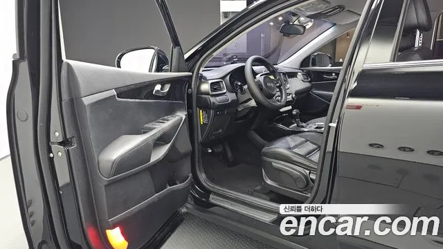 Kia Sorento — фото 10