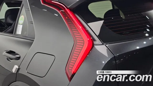 Kia Niro — фото 24