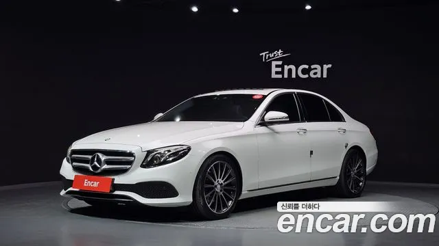 Mercedes-Benz E-Class — фото 1