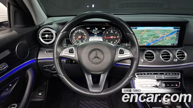 Mercedes-Benz E-Class — фото 14