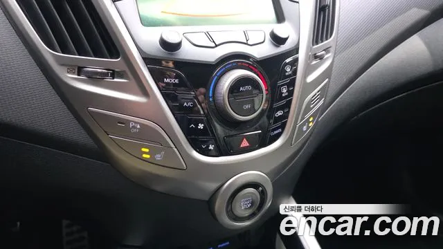 Hyundai Veloster — фото 15