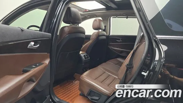 Kia Sorento — фото 11