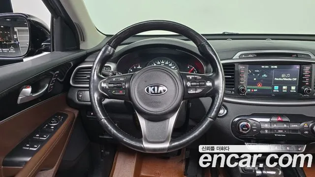 Kia Sorento — фото 12