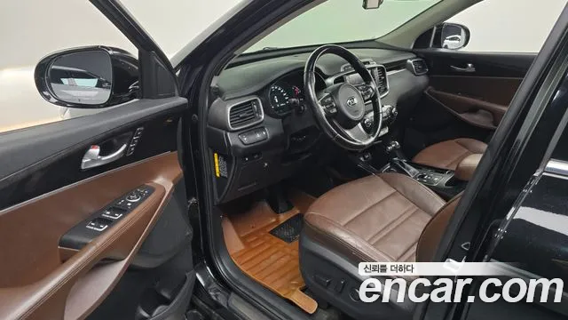 Kia Sorento — фото 10