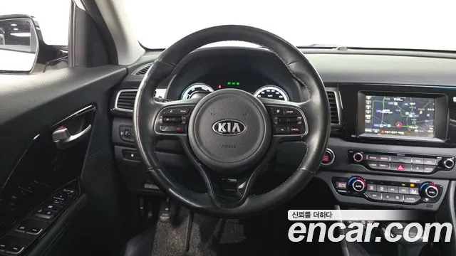 Kia Niro — фото 13