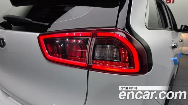 Kia Niro — фото 23