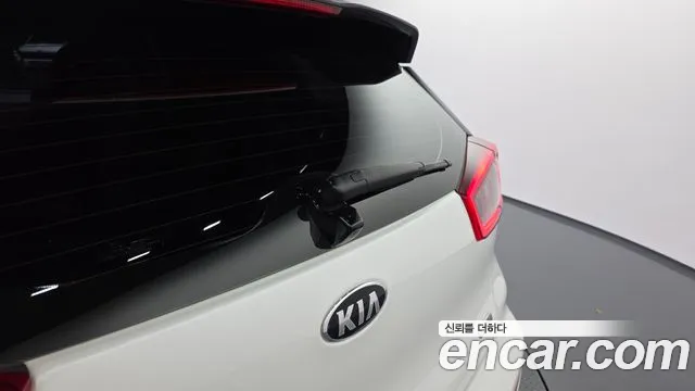 Kia Niro — фото 30