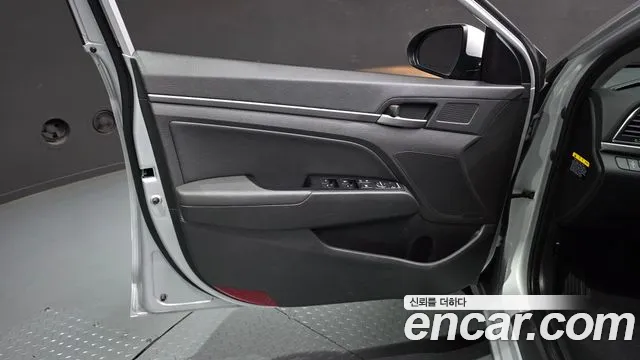 Hyundai Avante — фото 24