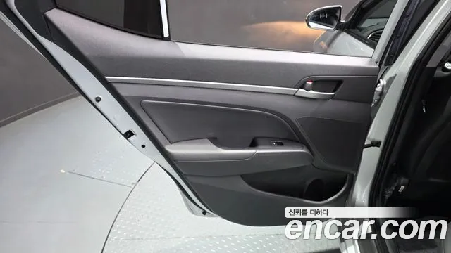 Hyundai Avante — фото 25