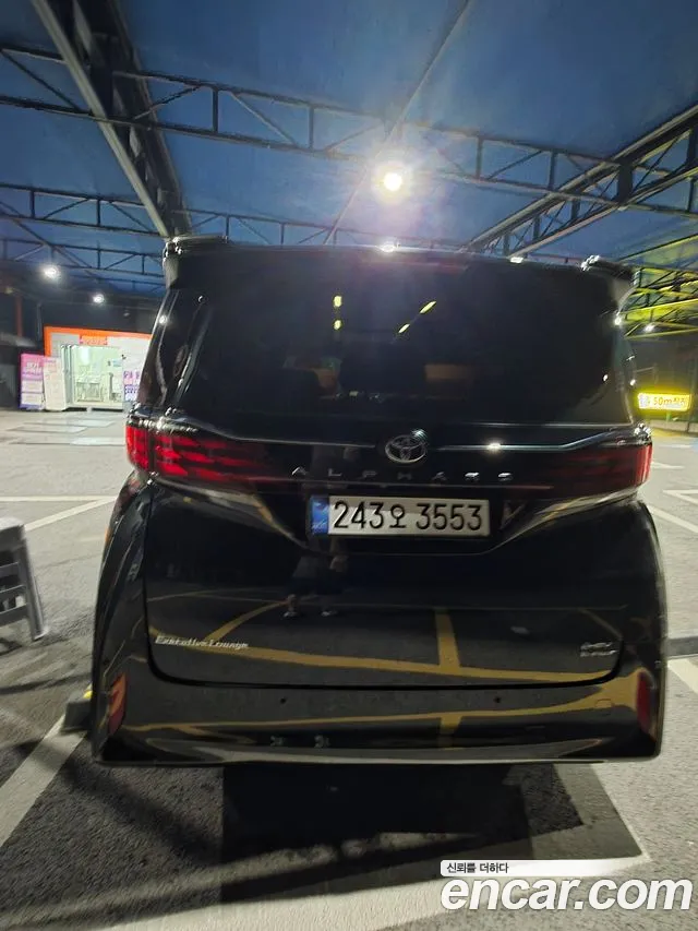 Toyota Alphard — фото 2
