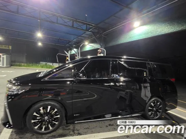 Toyota Alphard — фото 3