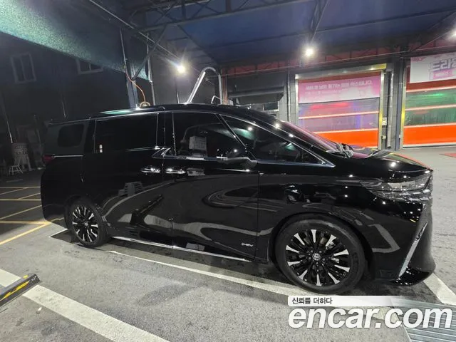 Toyota Alphard — фото 4