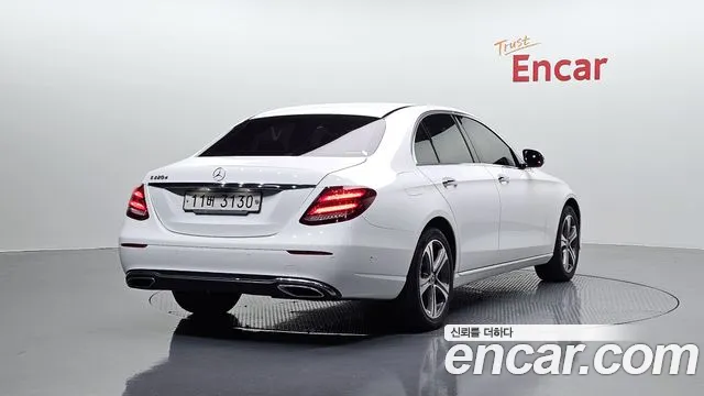 Mercedes-Benz E-Class — фото 1