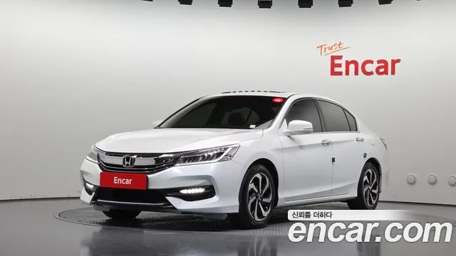 Honda Accord — фото 1