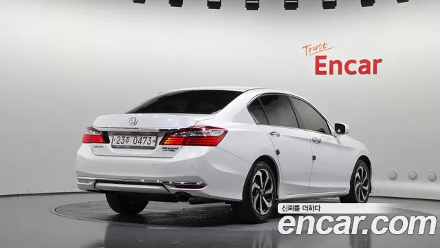 Honda Accord — фото 2