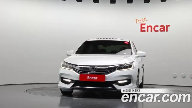 Honda Accord — фото 3