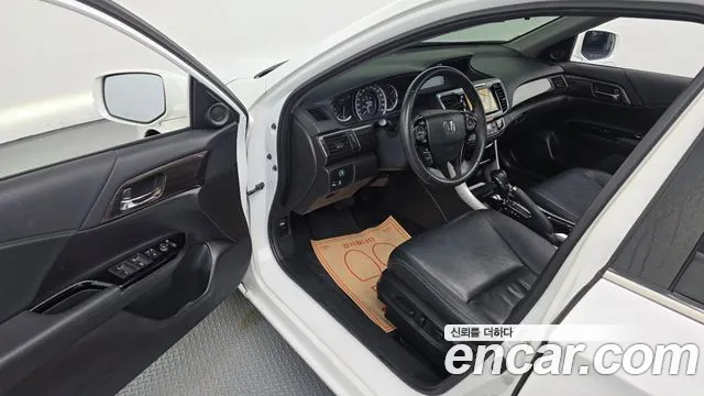 Honda Accord — фото 10