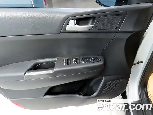 Kia Sportage — фото 12