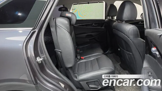 Kia Sorento — фото 11