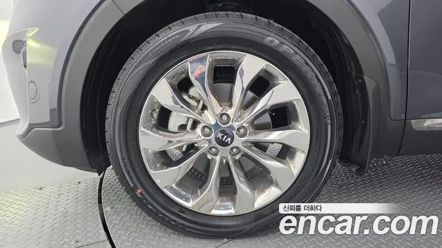 Kia Sorento — фото 5