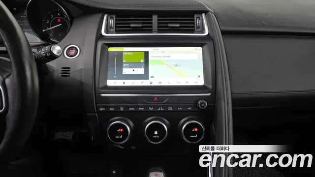 Jaguar E-PACE — фото 14