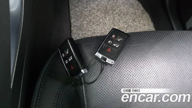 Jaguar E-PACE — фото 16