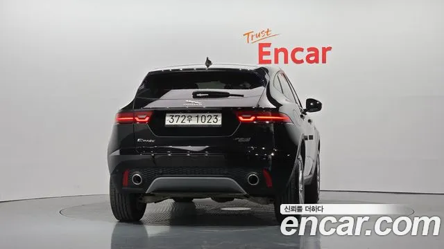 Jaguar E-PACE — фото 4