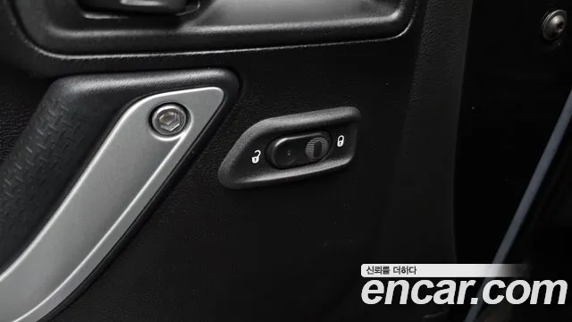 Jeep Wrangler — фото 27