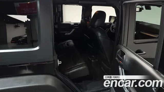Jeep Wrangler — фото 11