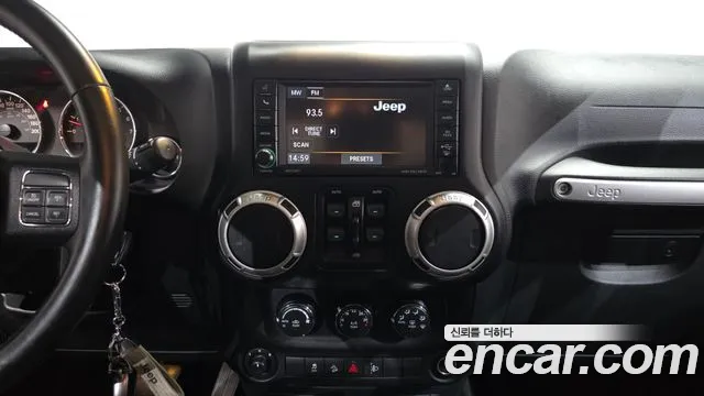 Jeep Wrangler — фото 13