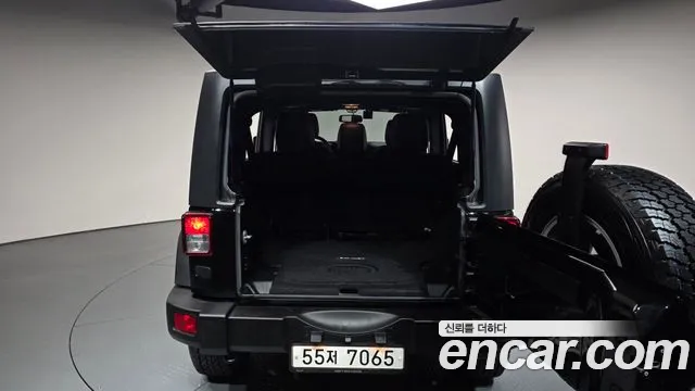 Jeep Wrangler — фото 19