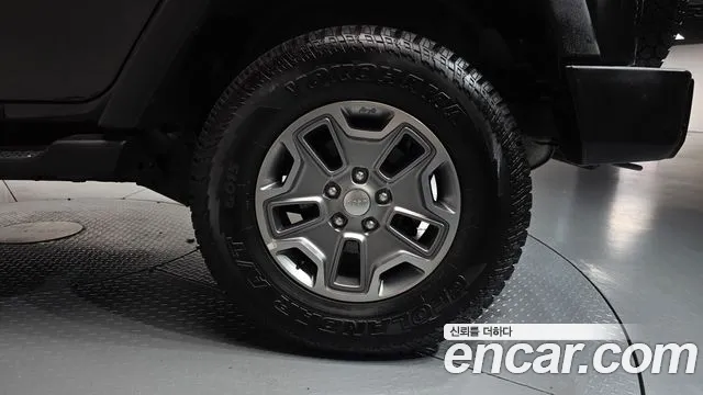 Jeep Wrangler — фото 21