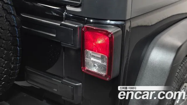 Jeep Wrangler — фото 23