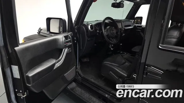 Jeep Wrangler — фото 9