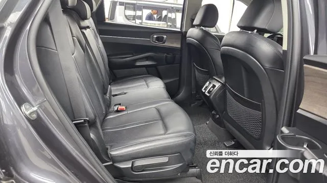 Kia Sorento — фото 11