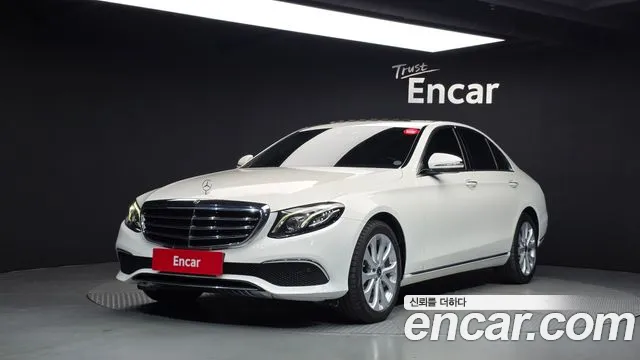 Mercedes-Benz E-Class — фото 1