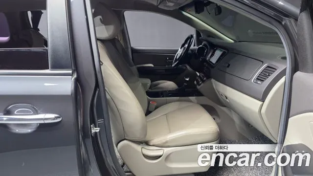 Kia Carnival — фото 11