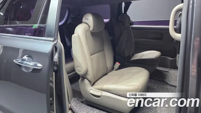 Kia Carnival — фото 12